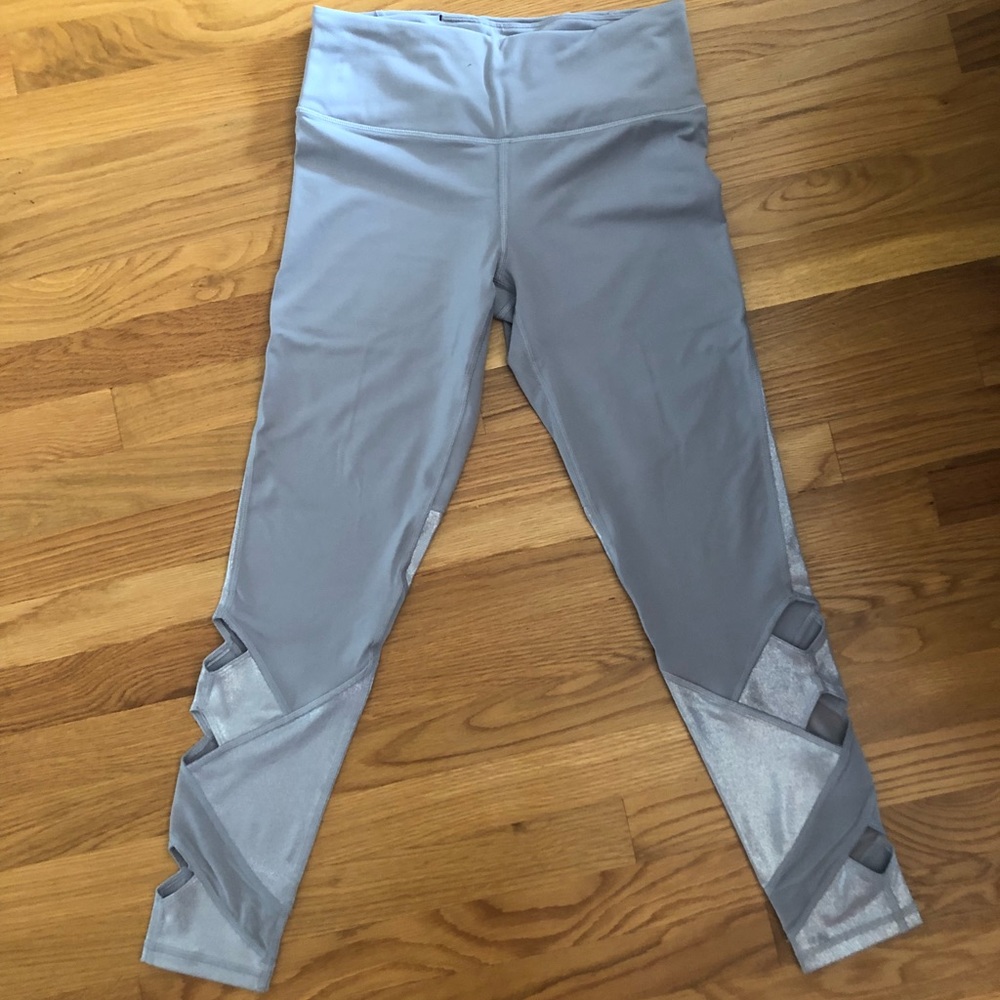 Gray VS knockout yoga pants